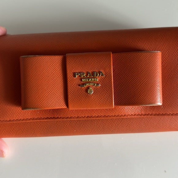 Prada - Picture 6 of 9